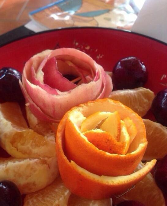 给媳妇准备了两朵花，她一定会很开心的植物gif搞笑图片