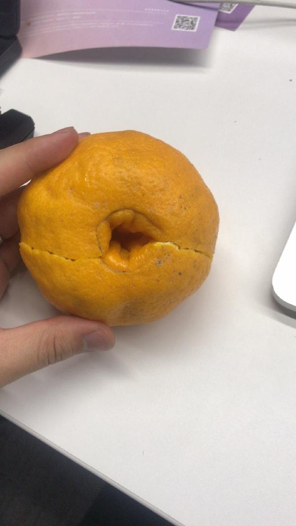 剥完才发现这货的筋骨清奇植物gif搞笑图片