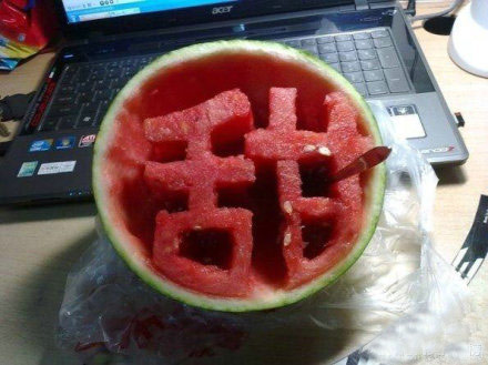 这个西瓜甜不甜？植物gif搞笑图片