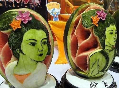 西瓜也很忙植物gif搞笑图片