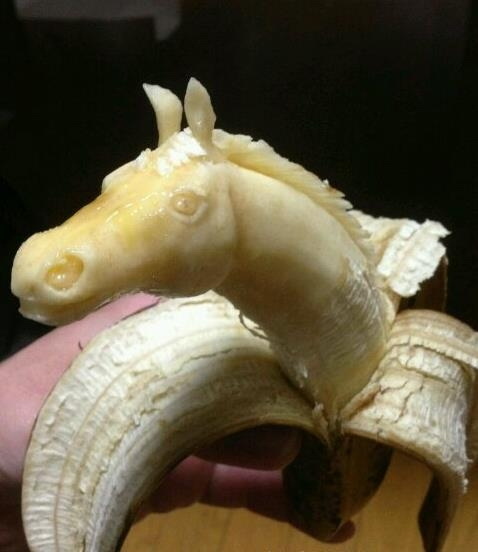 香蕉上的艺术植物gif搞笑图片