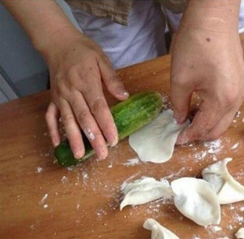 原来黄瓜还能这样用植物gif搞笑图片