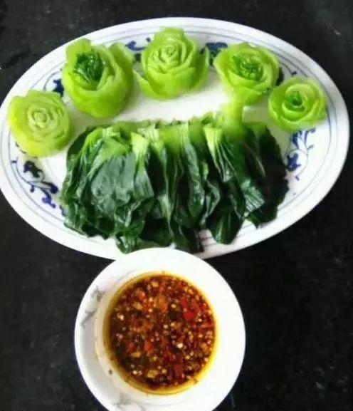 一盘青菜硬是吃出了几千块的感觉植物gif搞笑图片