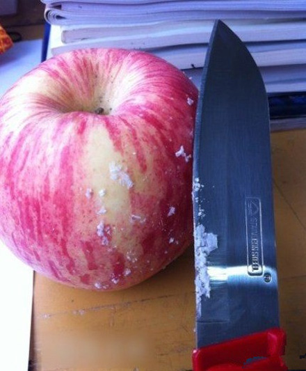 现在苹果都流行打蜡，这样才光鲜亮植物gif搞笑图片