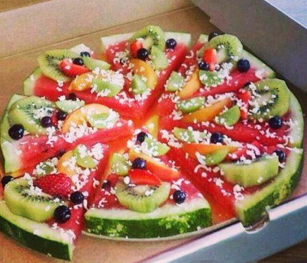 夏天来了，来份西瓜披萨吧植物gif搞笑图片