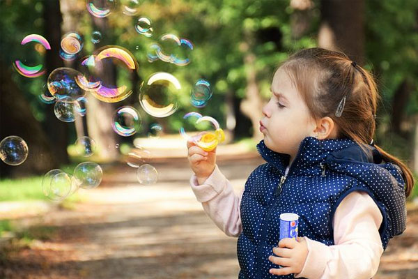 秋天生的女孩取名比较好听 好听的秋天女孩名字