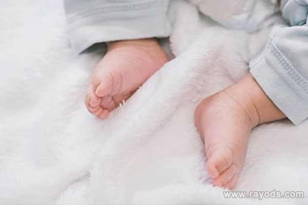 姓何的小男孩怎么取名字 男孩名字大气姓何