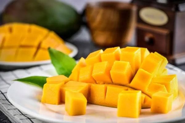 哺乳期可以吃芒果吗，解馋可以食用过多宝宝易上火