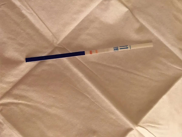 用过的验孕棒不要马上扔！五分钟后观察有惊喜