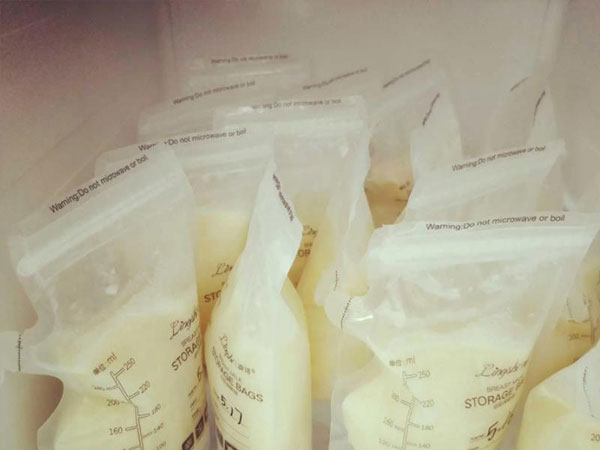 冰冻母乳提前1天解冻后坏了的特征有哪些？