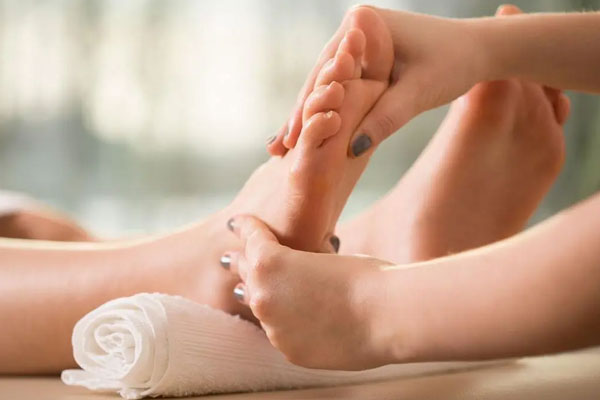 女性脚底按摩的好处有哪些，七大好处不妨坚持试试