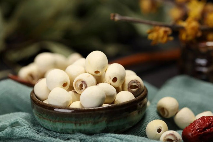 哪些人不适合吃莲子?看看你是否是其中之一