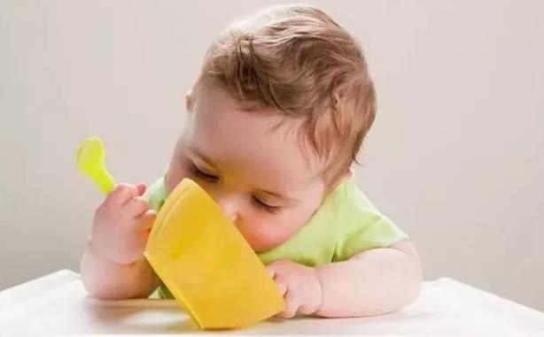 只用米粉喂养婴儿合理吗？