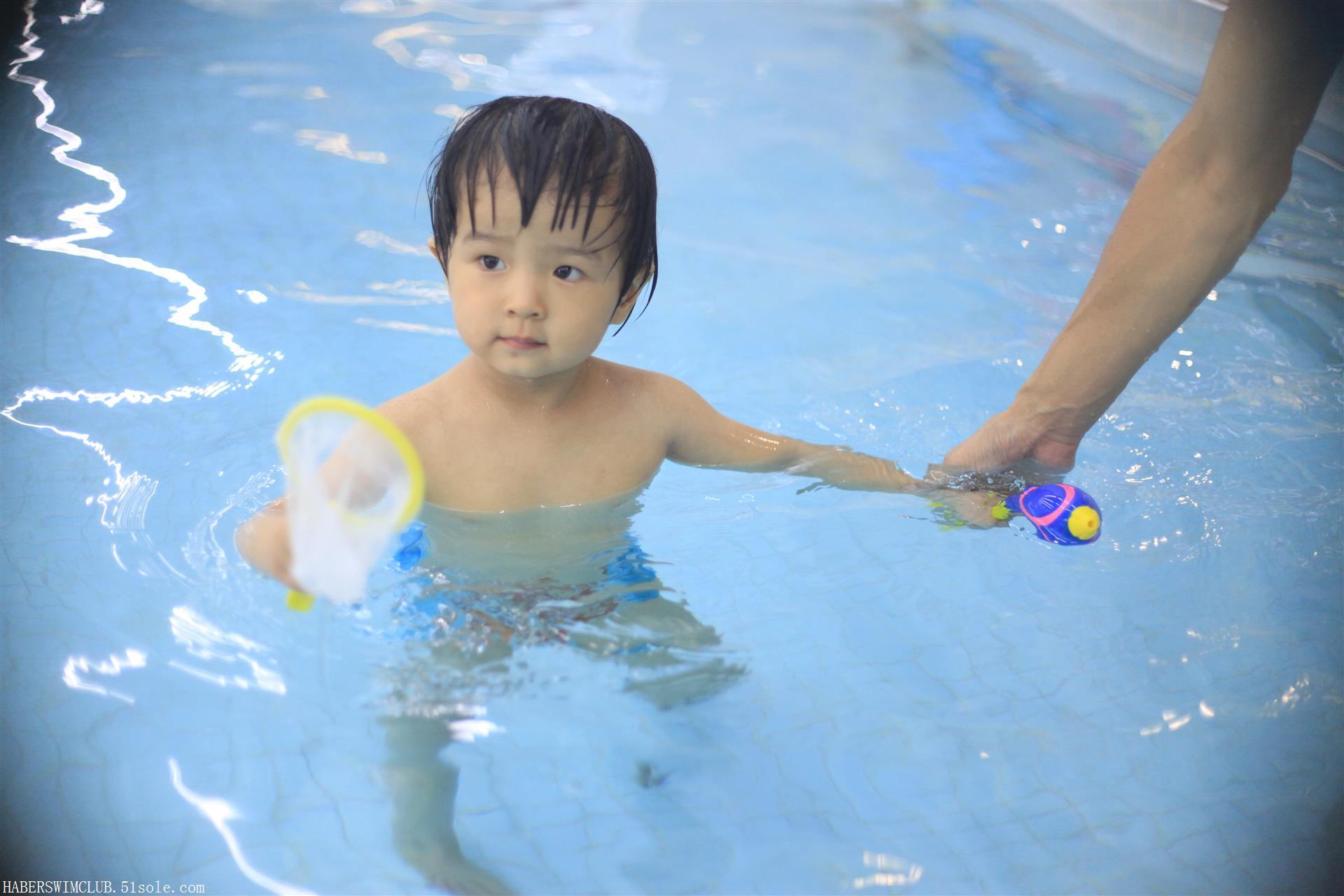 带宝宝游泳时，注意这些问题