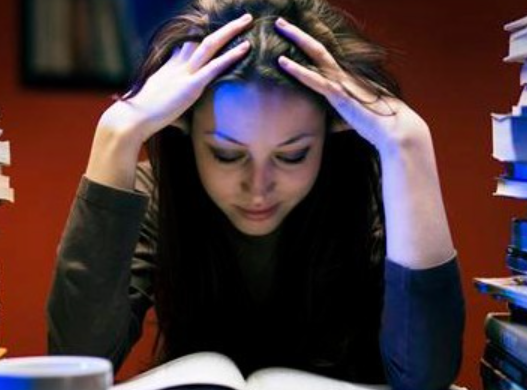 天鹅到家提醒：白领工作压力大易致不孕