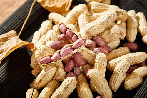 孕妇可适当进食花生核桃等食物