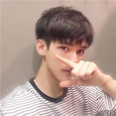 父亲要及时开导个子不高的孩子