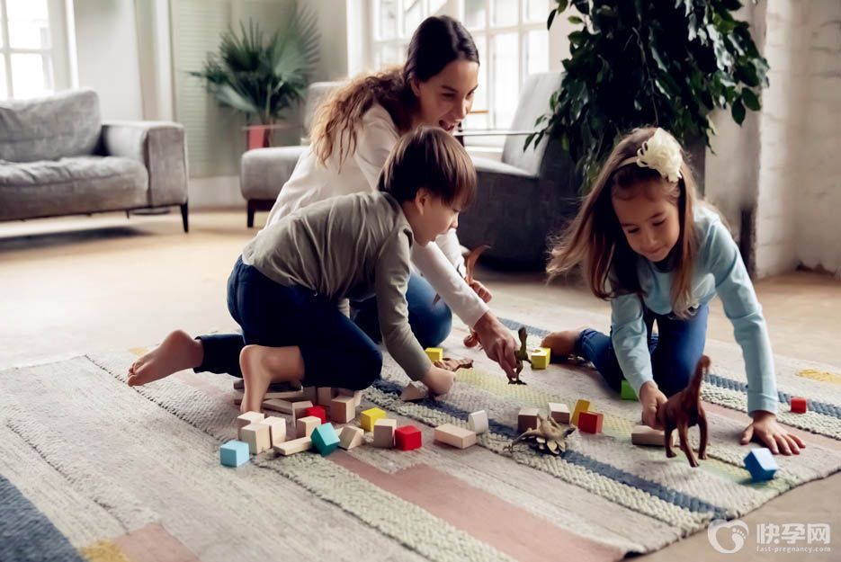 既然对孩子过度溺爱有危害那么家长要怎么用正确的方式去爱孩子呢