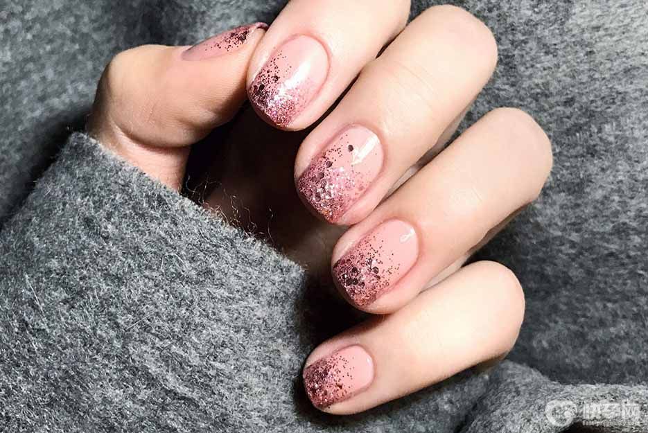 哺乳期可以做美甲吗？看完就知道该如何选择了