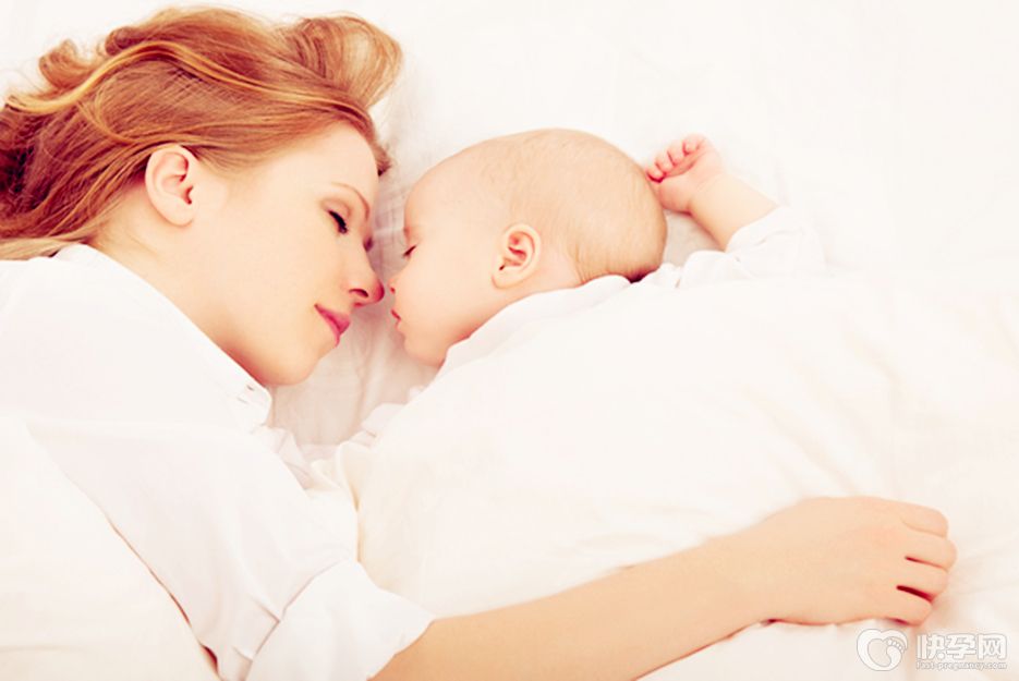 两岁宝宝睡觉总是踢被子怎么办？3招轻松应对宝宝睡觉踢被子问题