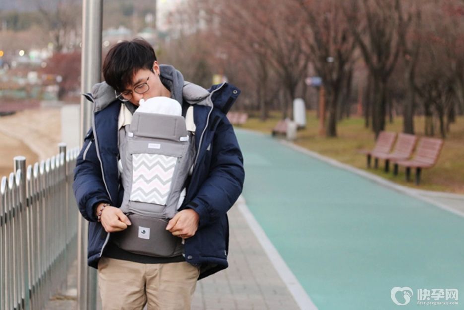 三个月宝宝既不适合背带也不适合腰凳，别再乱用“带娃神器”了