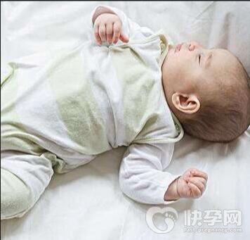 脑瘫宝宝w睡姿图片，脑瘫宝宝睡姿对比解析