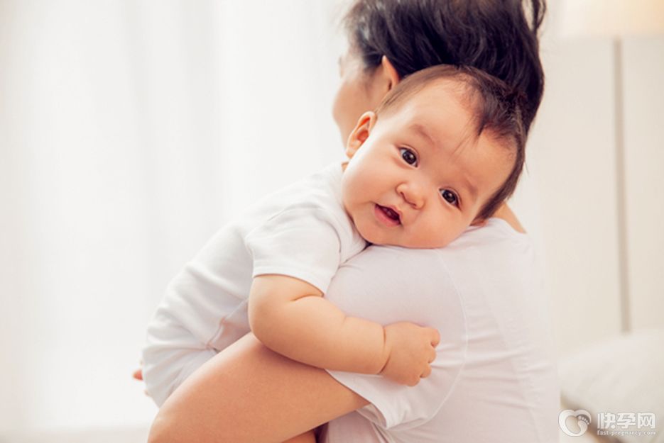小月龄幼童发育迟缓会有什么症状？2~18个月月龄出现这类症状需警惕
