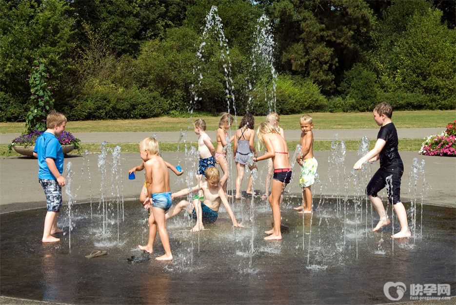 父母为救落水孩子一家三口溺亡-孩子暑假防溺水防护措施务必要记牢