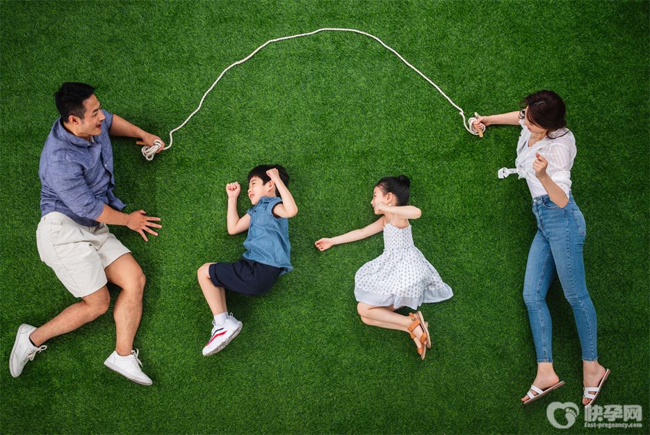 实时热点：12岁男孩玩手游花光父亲医疗费-孩子玩手机游戏成瘾危害解读