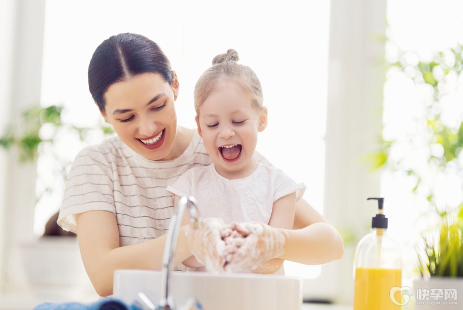 热门话题：6岁女孩因长得像爸爸委屈大哭，孩子的长相到底由谁决定？