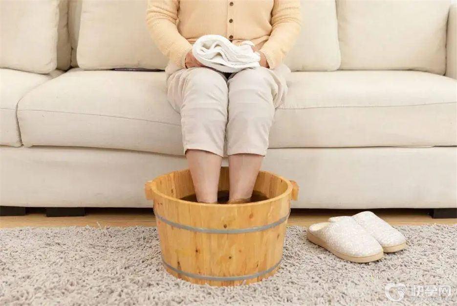 热水泡脚的6个禁忌，现在知道还为时不晚