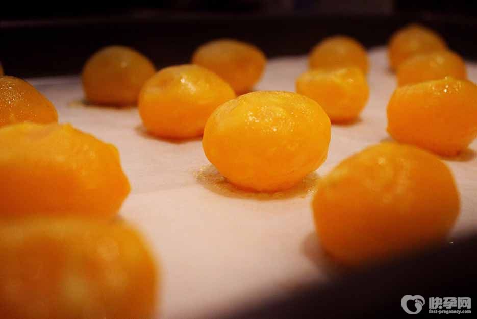 宝宝吃蛋黄的最佳时间，建议6个月后可以尝试