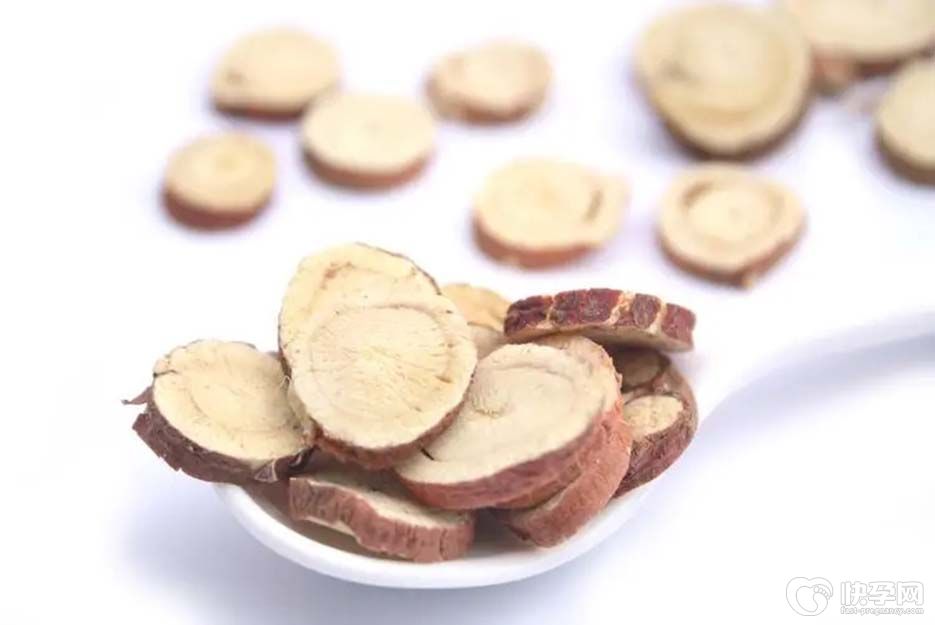 女士长期喝黄芪的变化，这几个好处跑不了，不妨试一试