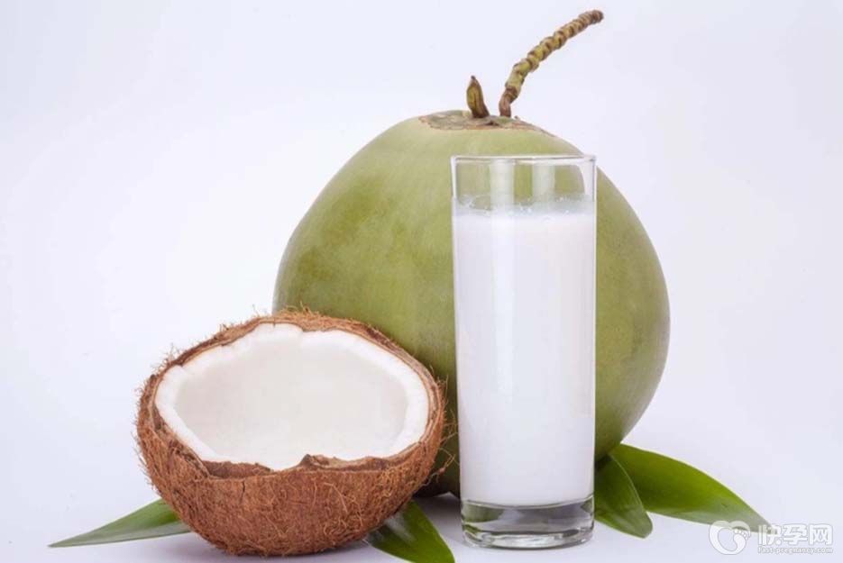 女人喝椰子汁有什么好处？不止瘦身养颜，现在知道还不晚