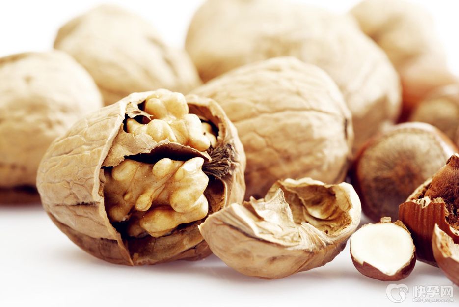 女人长期吃核桃有什么好处？女人长期吃核桃的好处和坏处分享