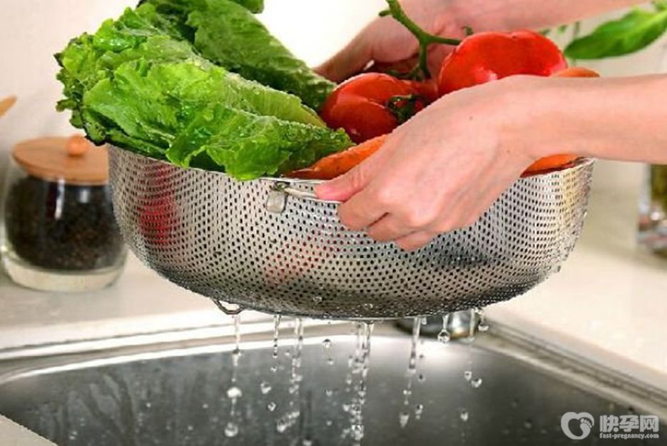 为什么不建议用小苏打洗菜？可能影响维生素的吸收