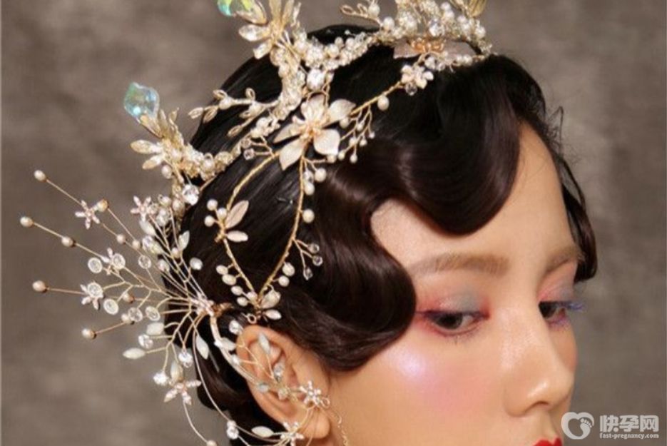 旗袍配什么样的发型最好看？最好是根据自身风格来选择