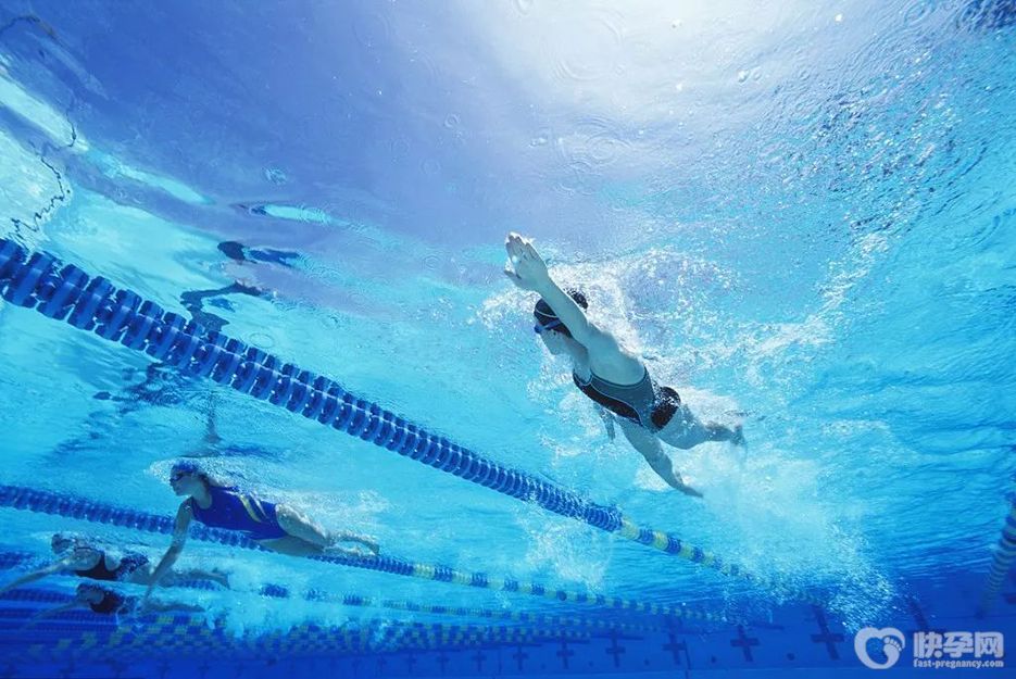 坚持游泳5年后的效果，这5大好处藏都藏不住