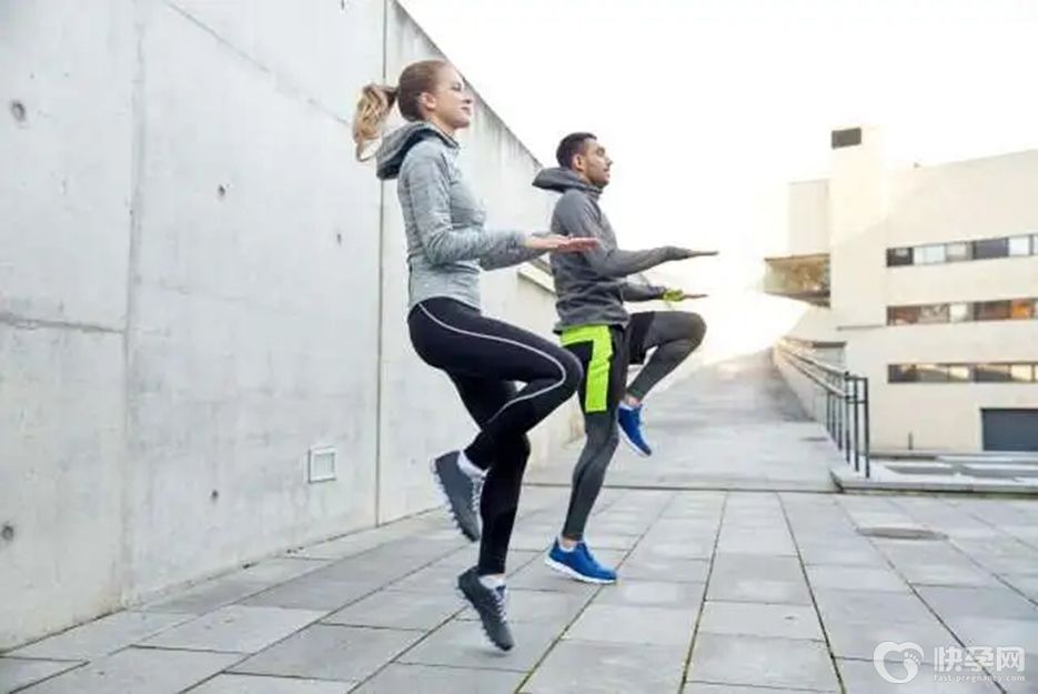 高效燃脂8个经典动作，每天20分钟，在家也能练出好身材