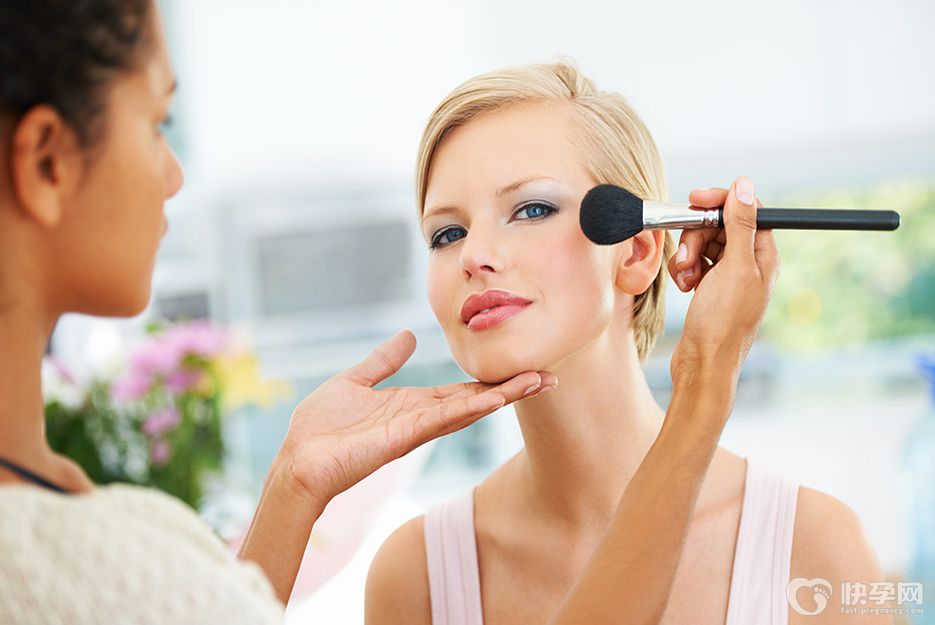 女人不打扮无非三种原因，要么自信要么就是条件不允许