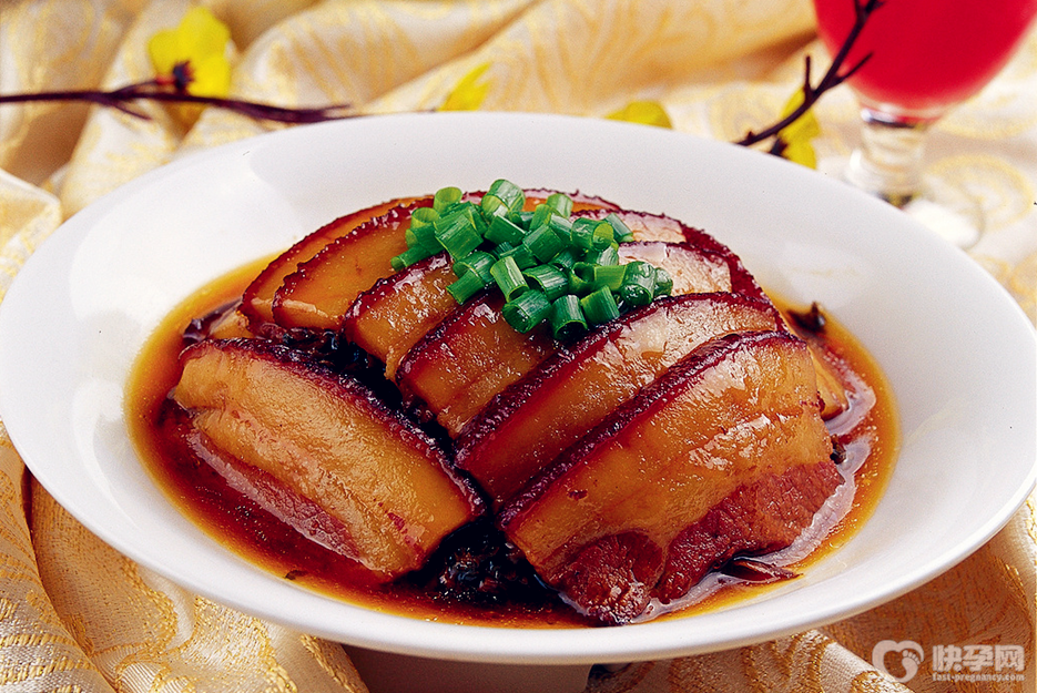 梅菜扣肉怎么做简单又好吃？梅菜扣肉正宗做法分享