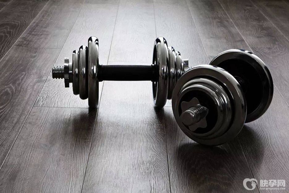 举哑铃锻炼哪里的肌肉？还有这些好处等着你