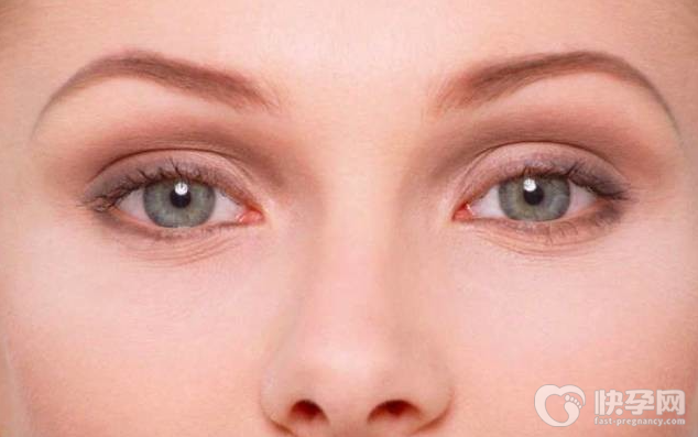 眼部皮肤干燥的6个解决方法，轻松应对眼部皮肤干燥问题