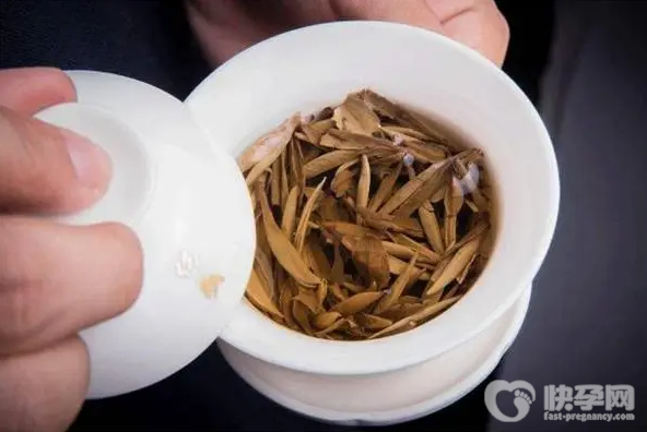 女人喝白茶的好处和坏处，利弊都给您讲清楚了