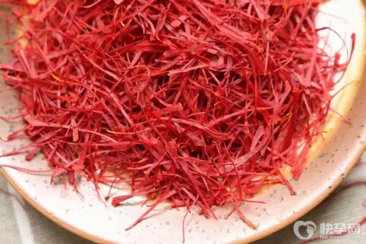 女人喝藏红花的好处有哪些？女人喝藏红花的禁忌