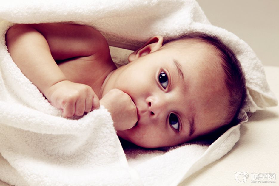 婴儿连体衣的正确穿法最新科普-不要再让孩子“有苦说不出”