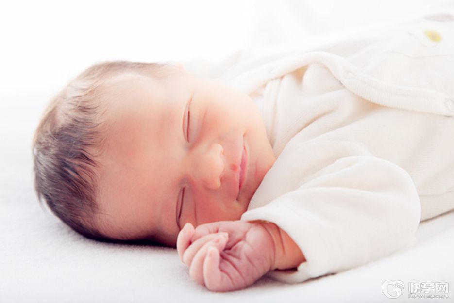 婴儿睡觉不踏实可能是这4个原因引起的，宝妈得注意