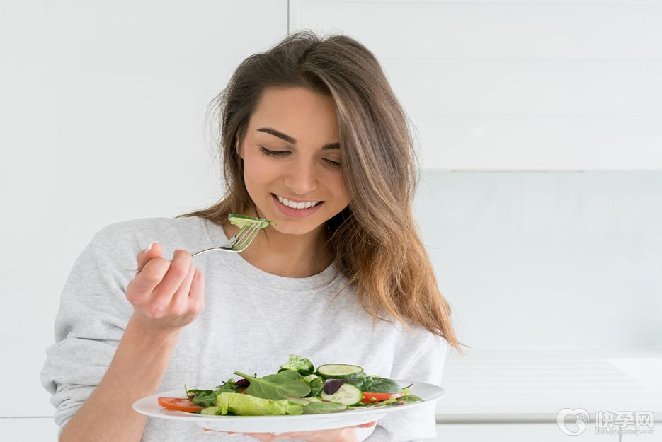 备孕期间不能吃什么，7种食物再馋也别碰