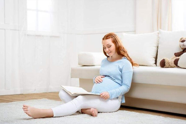 怀孕4个月发现宫颈有息肉会出血要怎么办？可以动手术吗？