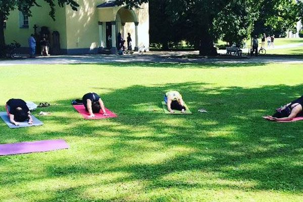 孕妇体操动作有哪些？适合孕后期的孕妇瑜伽教程